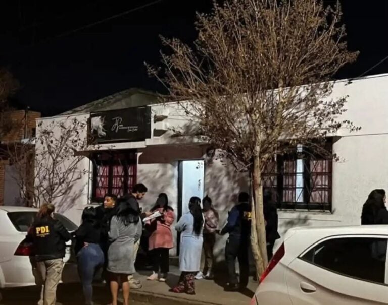 Operativo en Rancagua clausura tres prostíbulos y decomisa alcohol ilegal