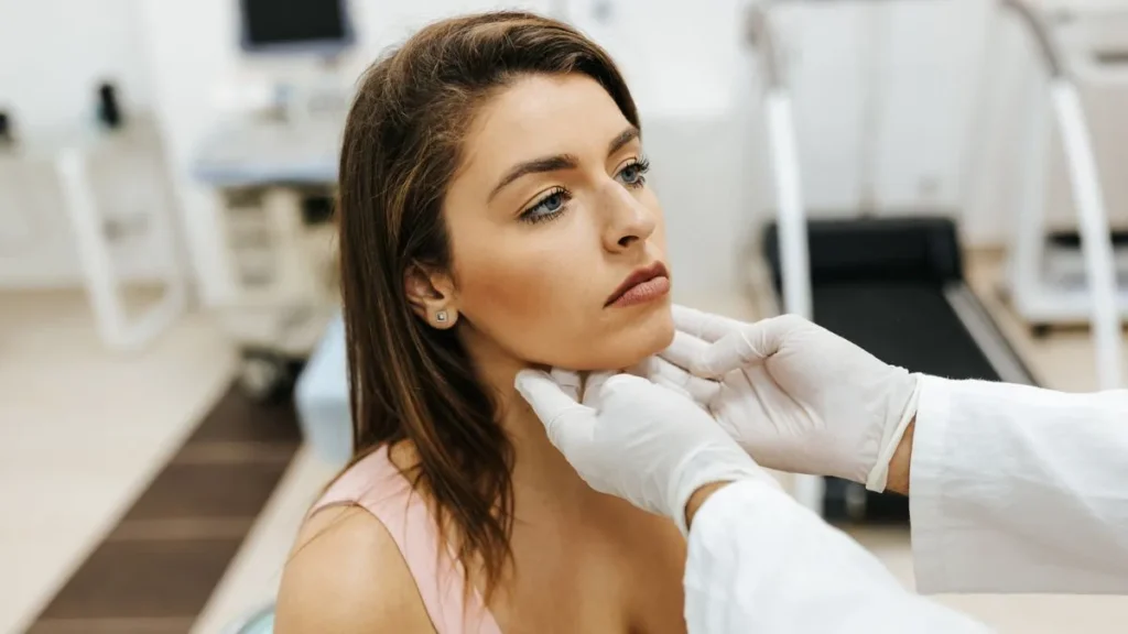 Endocrinóloga desmitifica el hipotiroidismo: ¿Realmente el aumento de peso se debe a la tiroides?