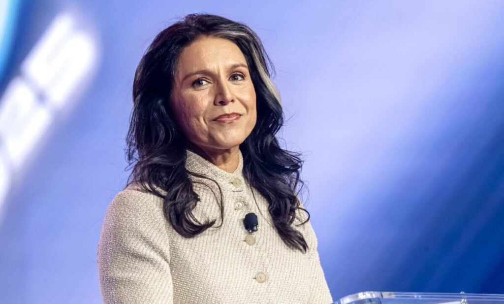 Exdirectora de Inteligencia de EE.UU. acusa a Biden de financiar y ocultar laboratorios biológicos en Ucrania