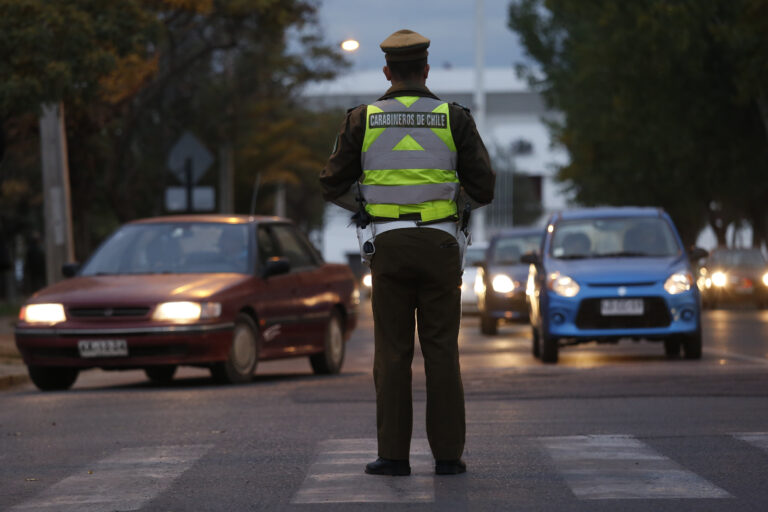 Carabineros detiene a tres sujetos por violento asalto a un adulto mayor en Curicó