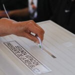 Estudio revela que nueve de cada diez chilenos cree que los políticos priorizan ganar elecciones por sobre hacer lo correcto