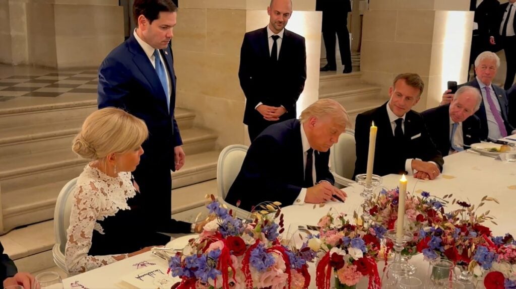 Trump sella acuerdo de entendimiento con Irán en Versalles