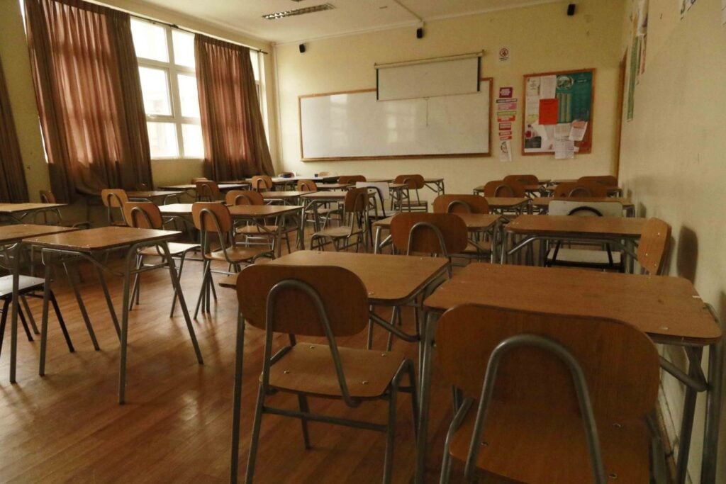 Profesor de Curicó está bajo sumario y suspendido tras ser denunciado por vulneración de derechos