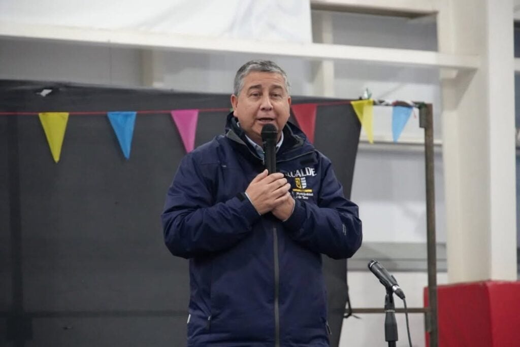 Alcalde Farías emplaza a la autoridad calificando al hospital de Teno como “el más malo de la región”