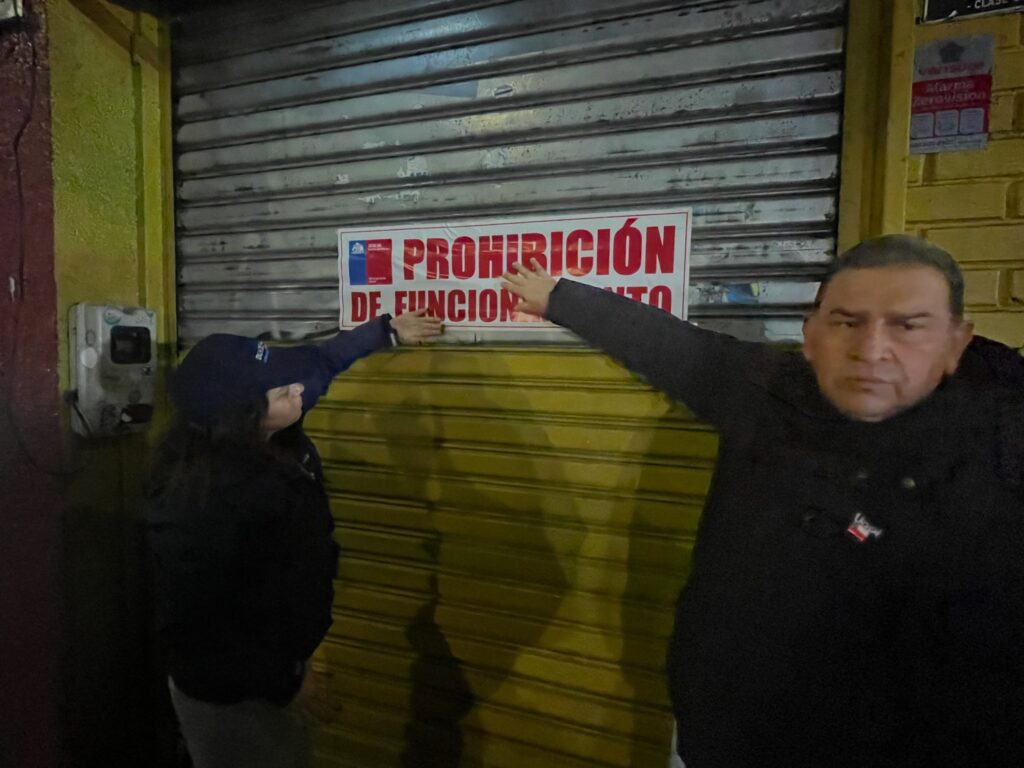 Clausuran dos discotecas en el centro de Curicó tras operativo de fiscalización
