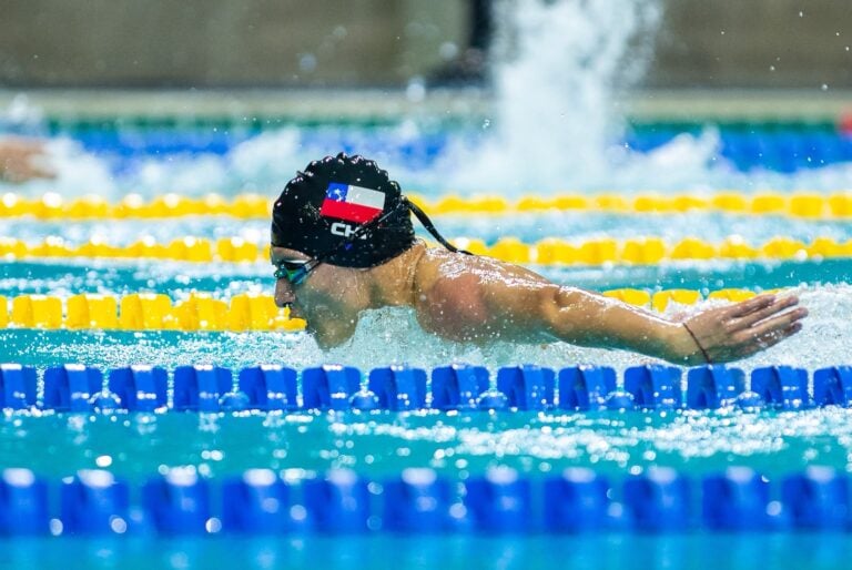Joven nadador talquino conquista dos medallas y récords en Colombia