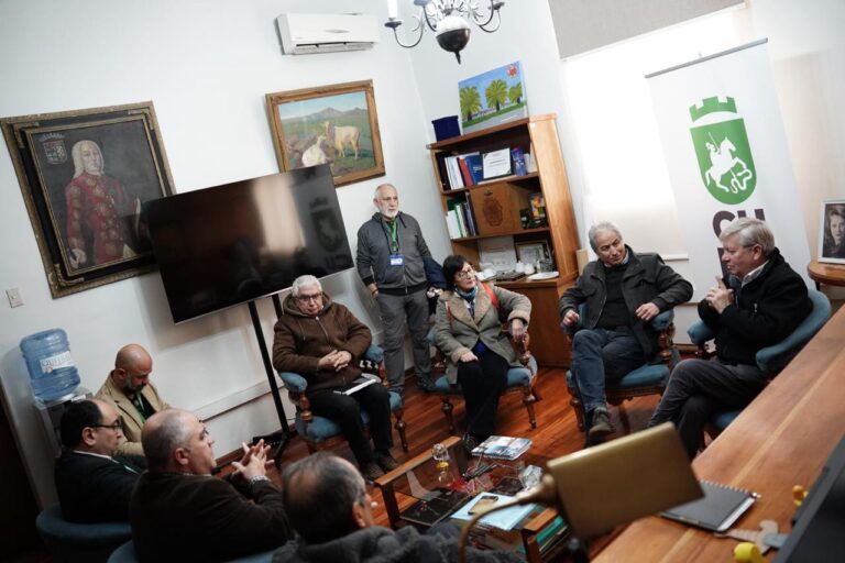 Colegio de Profesores acepta disculpas del alcalde Bordachar por impedir visitas a escuelas de Curicó