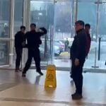 Tres adolescentes detenidos tras agredir a guardia y causar millonarios destrozos en Mall Curicó