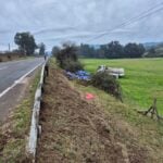 Conductor herido tras violento volcamiento de camión en la Ruta J-60 en Hualañé