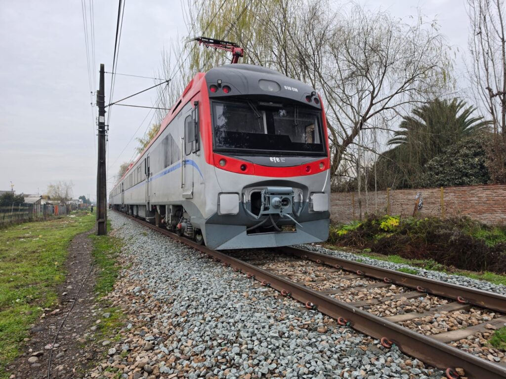 Fatal accidente en Curicó: Ciclista muere tras ser impactado por tren en cruce Santa Fe