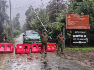 Crecida de río destruye badén en sector Los Maquis: Carabineros descarta aislamiento y desmiente emergencias en Upeo
