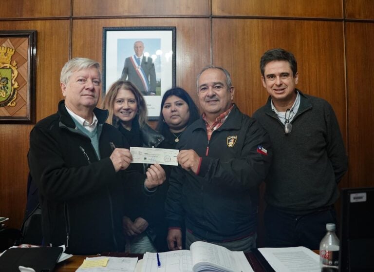 Municipio de Curicó concreta millonario aporte a Bomberos