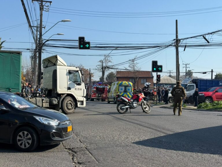 Adulta mayor resulta con lesiones graves luego de ser atropellada por camión a metros de la feria libre de Curicó