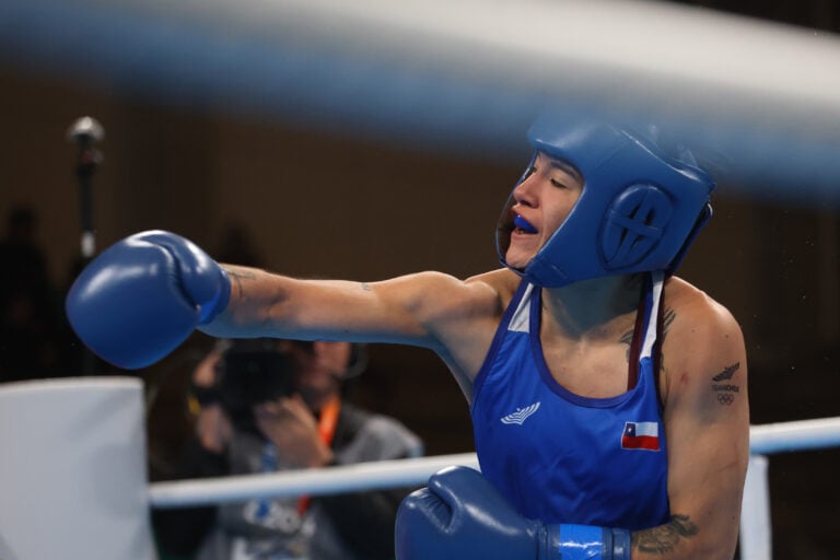 Denisse Bravo busca sumar rodaje internacional con pelea estelar en Punta Arenas