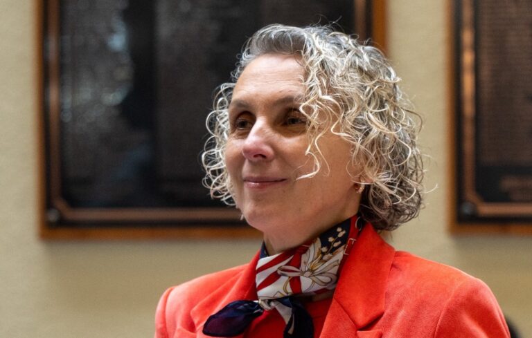 Diputada Castillo impulsa proyecto para aumentar apoyo estatal a cuidadoras a $250 mil mensuales