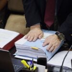 Senado aprueba megarreforma tras larga jornada de votación