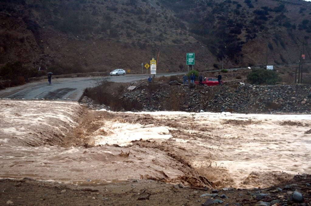 Senapred mantiene Alerta Roja en Coquimbo ante riesgo de aluviones y derrumbes por sistema frontal