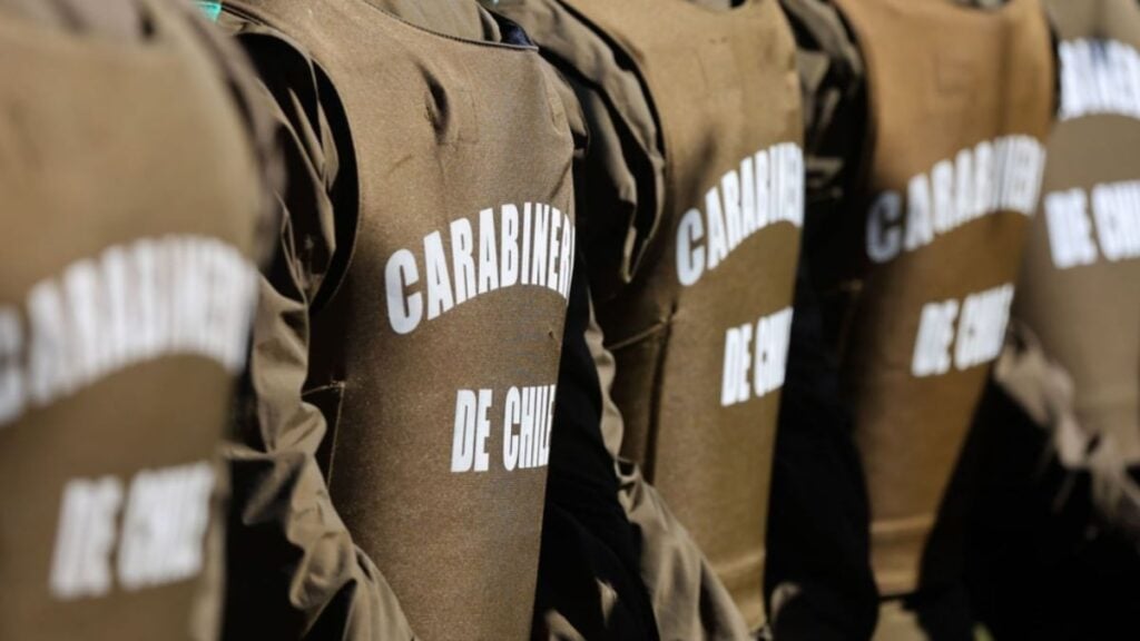 Carabineros heridos a bala en procedimiento en Niebla: uno con impacto en el rostro