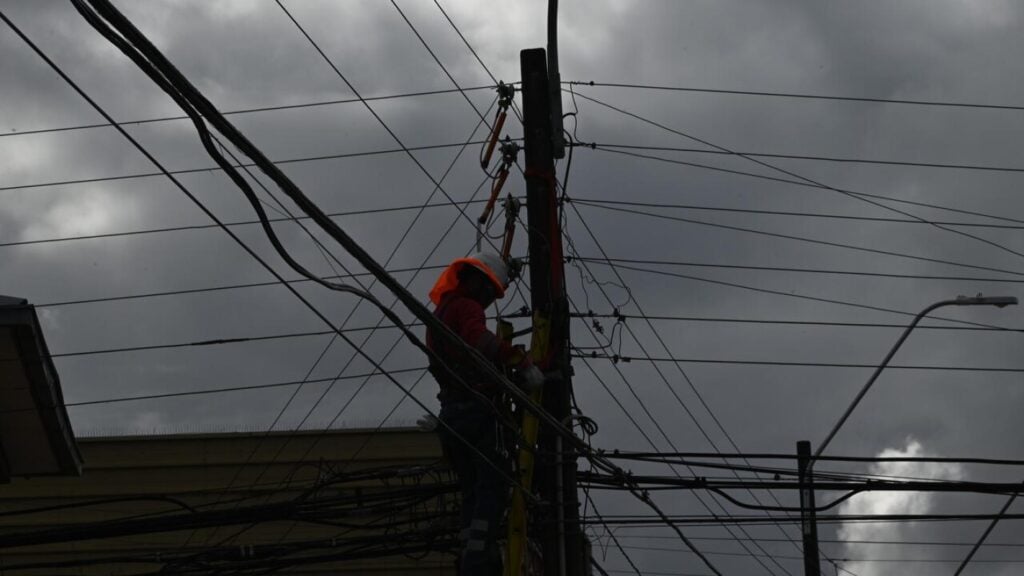 Chilquinta anuncia compensación de $40 mil para afectados por cortes de luz en Valparaíso