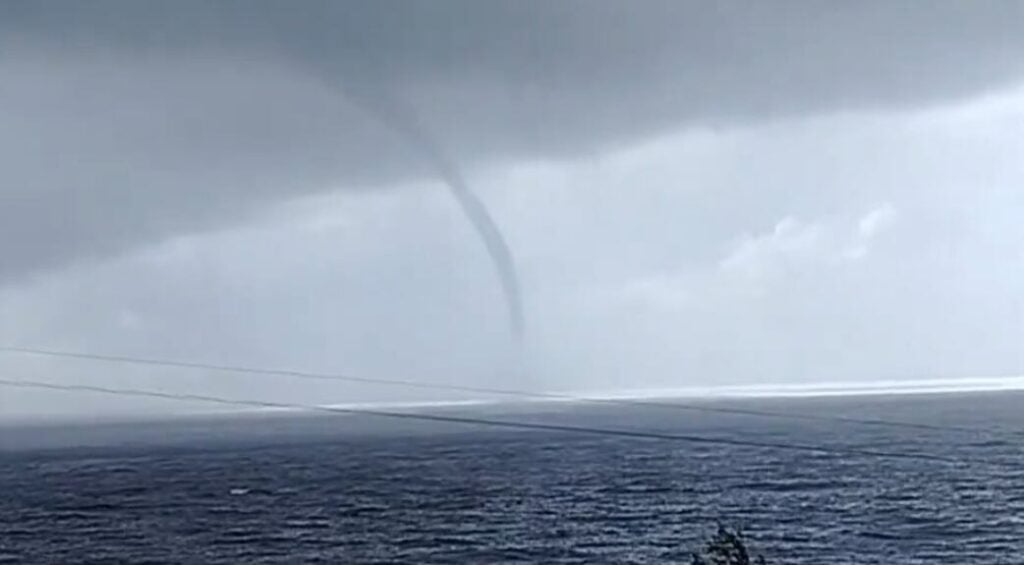 Alerta en el Maule: Armada prevé trombas marinas en la costa