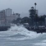 Marejadas en 10 regiones por sistema frontal: Armada emite aviso y llama a la precaución