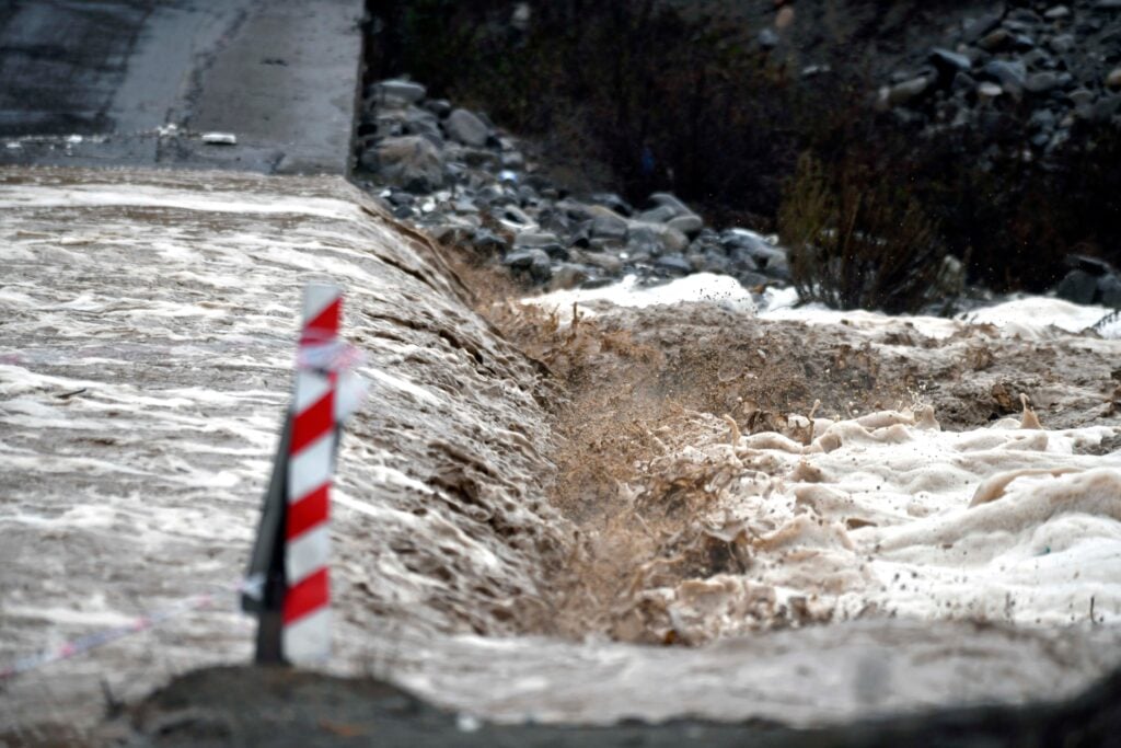 Alertas SAE por sistema frontal: Senapred emite evacuaciones y recomendaciones este domingo