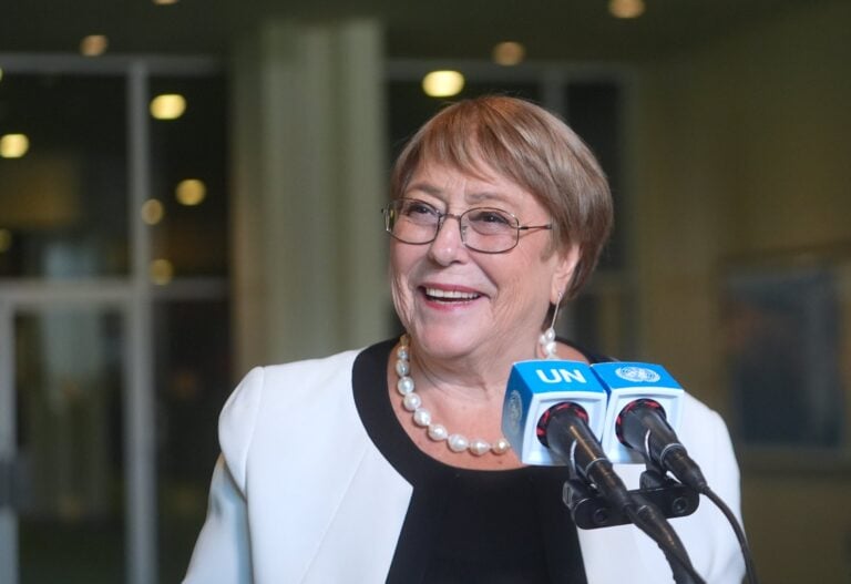 Bachelet evalúa su futuro en la ONU tras caer al penúltimo lugar en sondeo