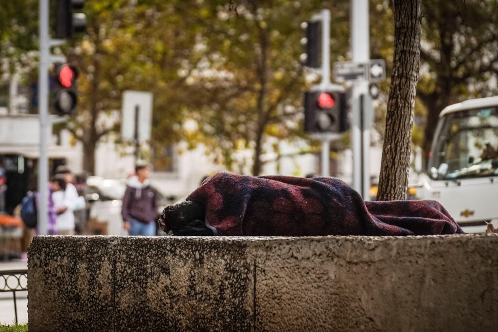 Código Azul se mantiene en la Región Metropolitana y se expande a otras zonas por bajas temperaturas