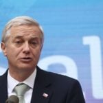 Encuesta Criteria: Aprobación de Kast desciende a 35%