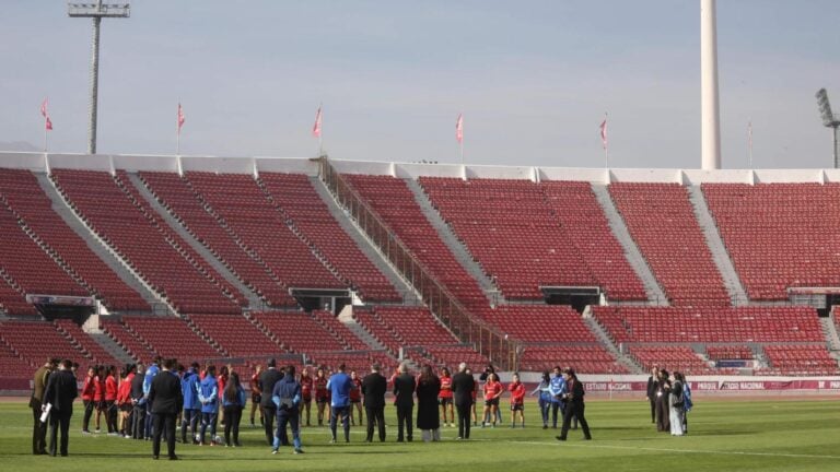 Directora subrogante del IND renuncia por caso BTS en Estadio Nacional
