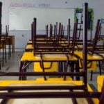Suspensión de clases en Escuela José Morales Díaz de Curicó por crecida de estero y caída de árboles
