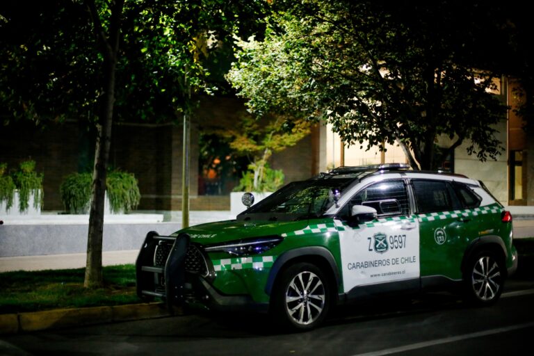 Carabinero fallece tras violento choque con bus en Ñuñoa