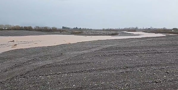 "Absoluta calma": Reporte en terreno confirma normalidad en el caudal del Río Teno bajo el Puente Rauco
