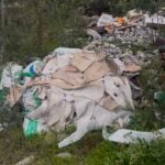 Denuncian contaminación e intervención con maquinaria en las aguas del Río Claro en Molina