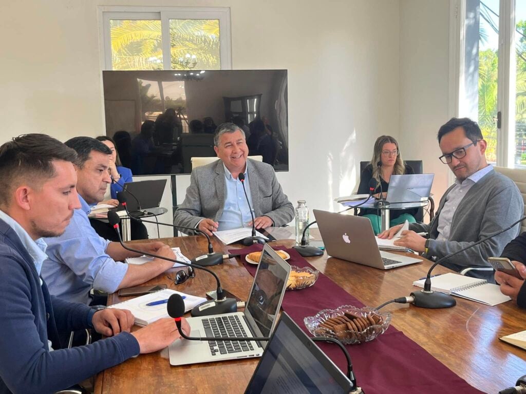 Concejo de Teno destraba $80 millones para ayudas sociales y becas municipales