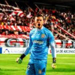 Con el dedo a medio andar: "El Loco" quiere jugar y le hace el quite al quirófano