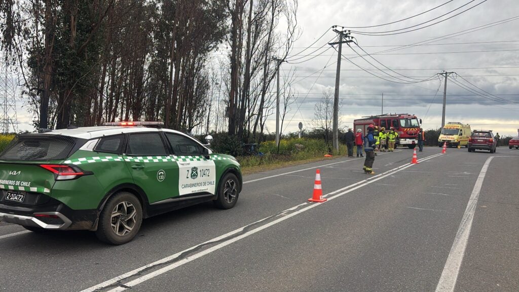 Accidente en motocicleta deja un fallecido y a un menor en riesgo vital en Río Claro