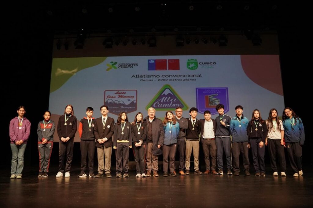 Municipio de Curicó premia a más de 450 estudiantes campeones comunales de los Juegos Deportivos Escolares 2026