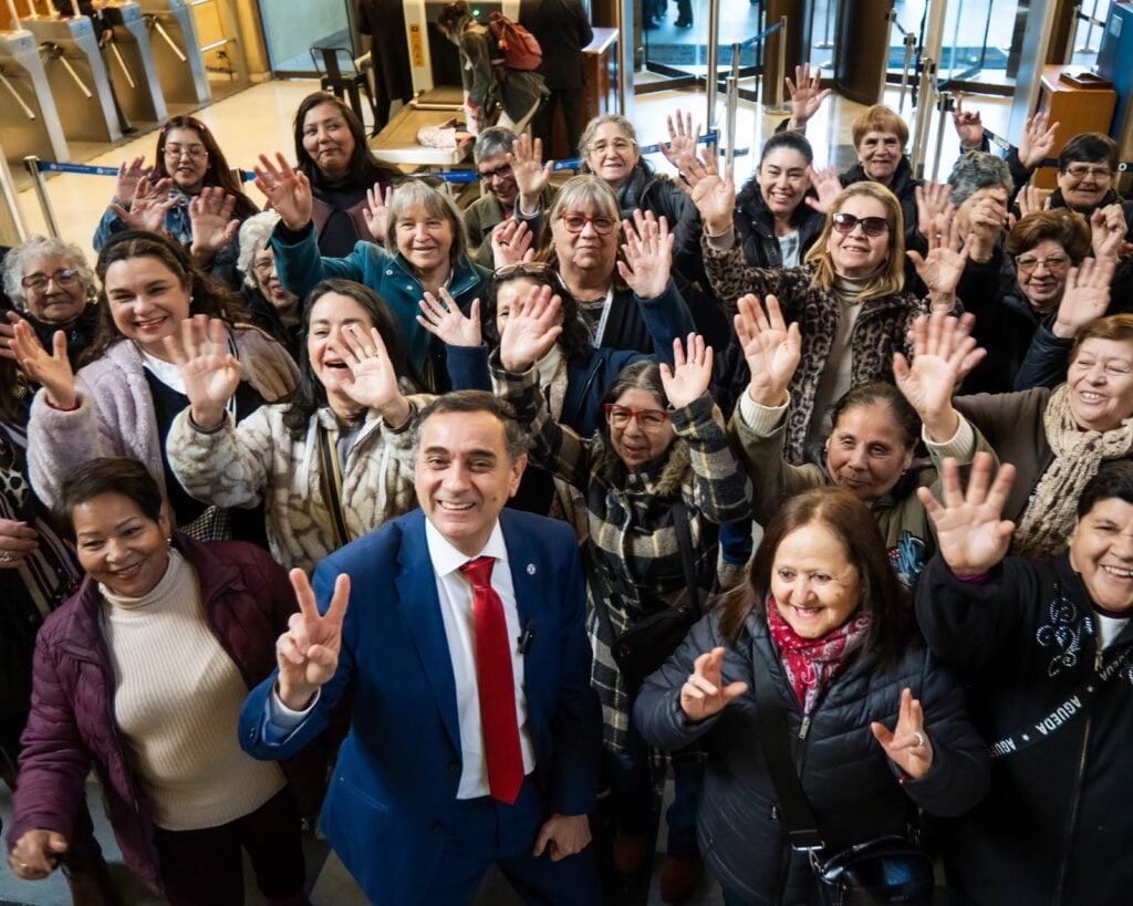 Vecinos de Sarmiento conocen el Congreso Nacional en Valparaíso