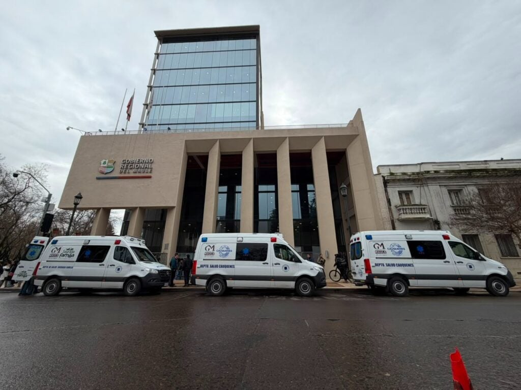 GORE fortalece la red de salud con tres nuevas ambulancias para Cauquenes y Sagrada Familia