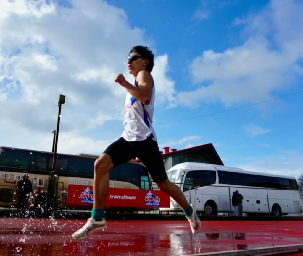 Atletas curicanos conquistan 25 medallas en el Interescolar de Valdivia