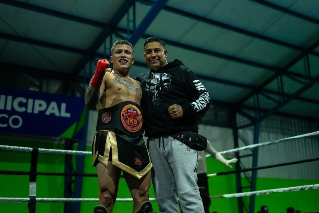 Matías “El Invicto” Véliz brilla en campeonato internacional de kickboxing