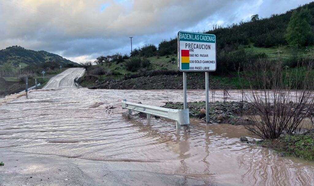 Reportan cortes de ruta, rodados y caída de árboles en la provincia de Curicó por sistema frontal