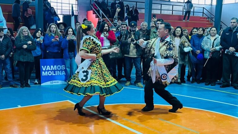 Pareja de Molina se corona ganadora en el campeonato provincial de cueca del adulto mayor