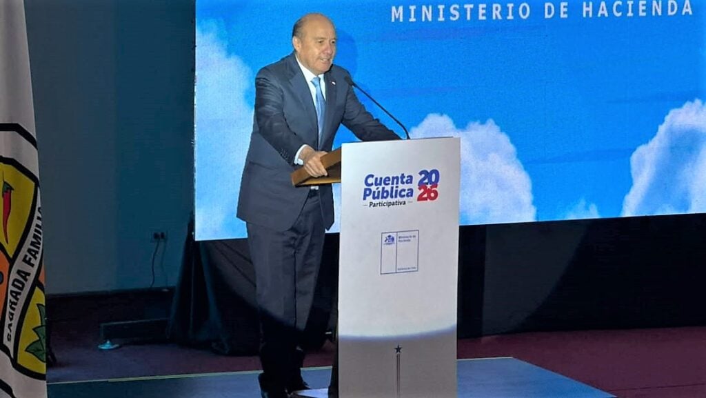 Ministro de Hacienda rinde cuenta pública en Sagrada Familia