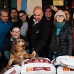 Empresas privadas donan 360 kilos de alimento para perritos comunitarios en Molina