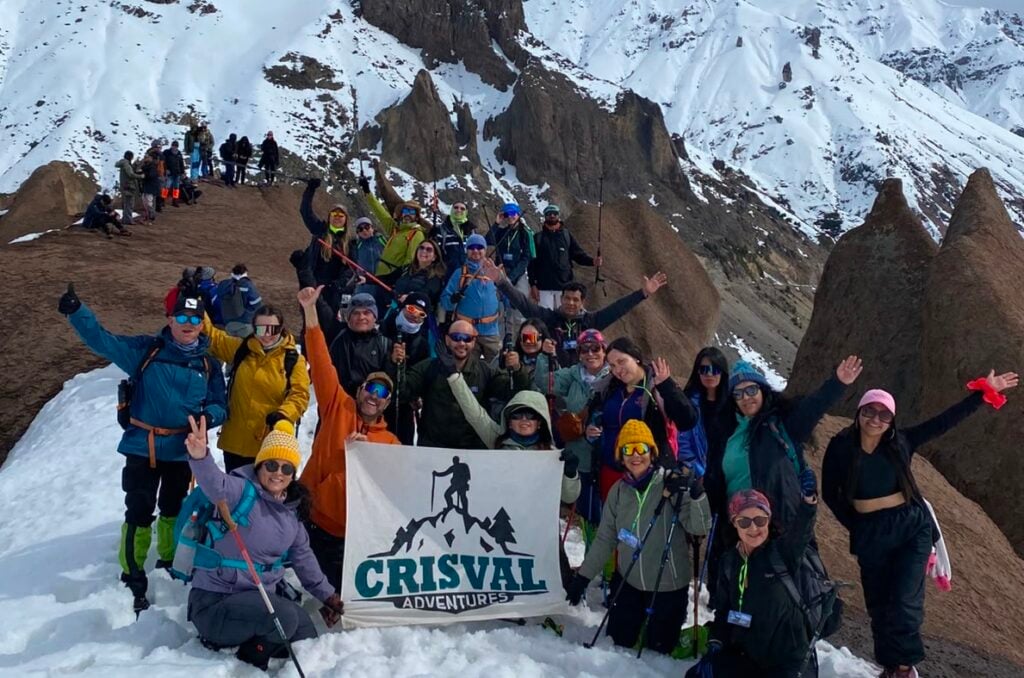 Trekkeros curicanos conquista los imponentes paisajes del Alto Maule