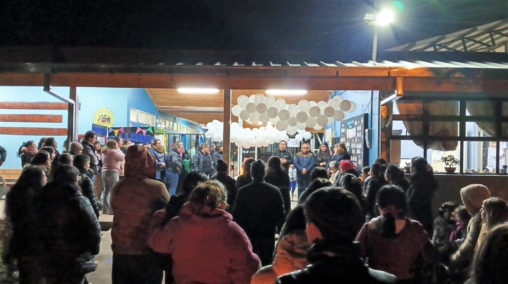 Emotiva velatón en Teno para despidir a niño de seis años fallecido en siniesto vial
