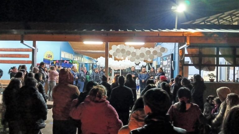 Emotiva velatón en Teno para despidir a niño de seis años fallecido en siniesto vial