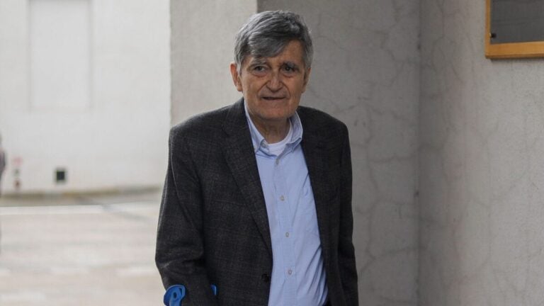 Camilo Escalona en coma inducido por agresivo tratamiento contra el cáncer